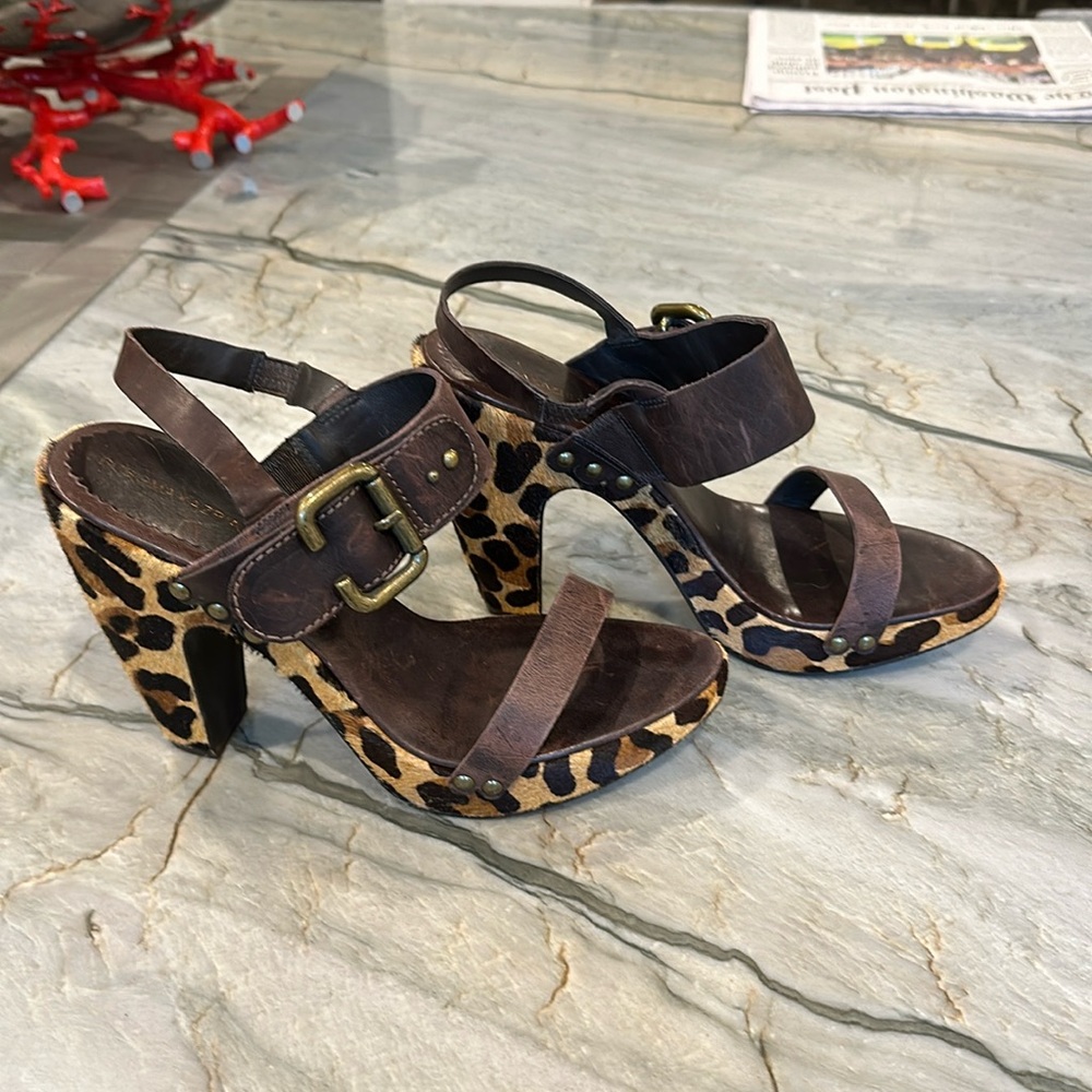 Beautiful BCBGMaxAzria distressed brown leather and calfhair sandals 9B